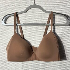 LULULEMON Sz 38B Smooth Molded Bra Adjustable Straps & Back Underwire Free